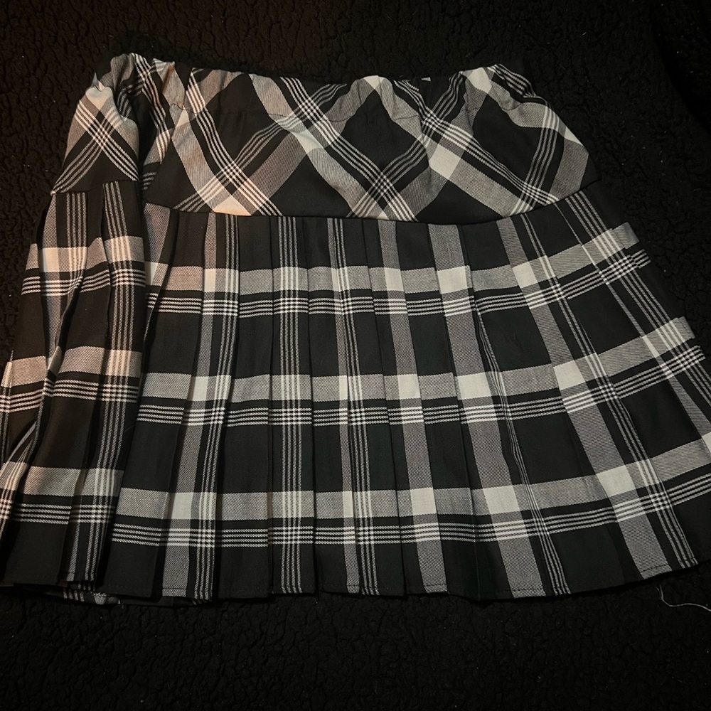 Black and White Plaid pleated skirt